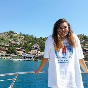 Meet your Posher, Mena